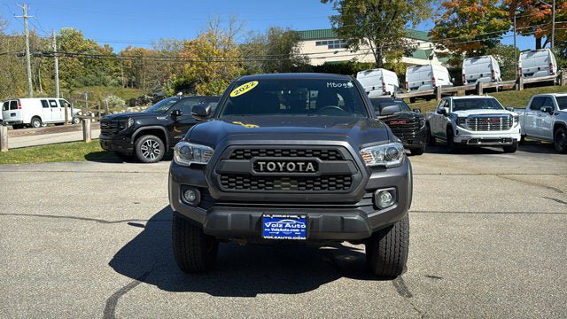 Used 2022 Toyota Tacoma TRD Off-Road AWD/4WD image 3