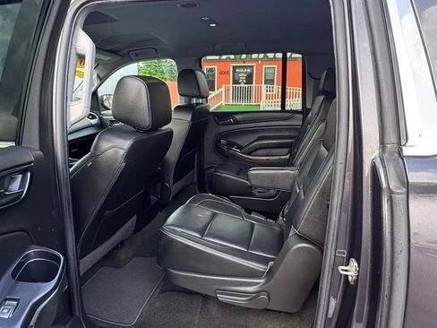 Used 2017 Chevrolet Suburban LT w/ Luxury Package RWD image 9