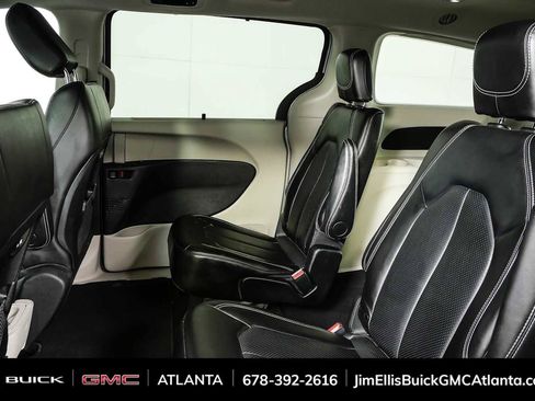 Used 2024 Chrysler Pacifica Touring-L FWD image 17