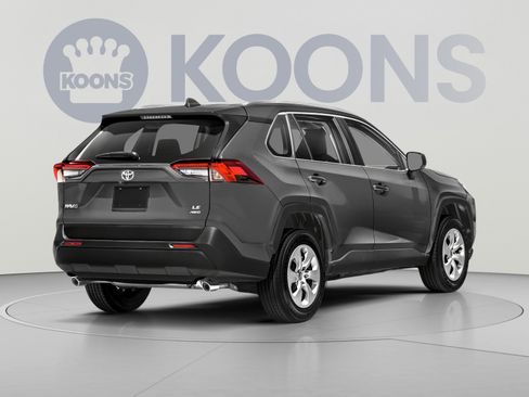 Used 2021 Toyota RAV4 LE FWD image 2