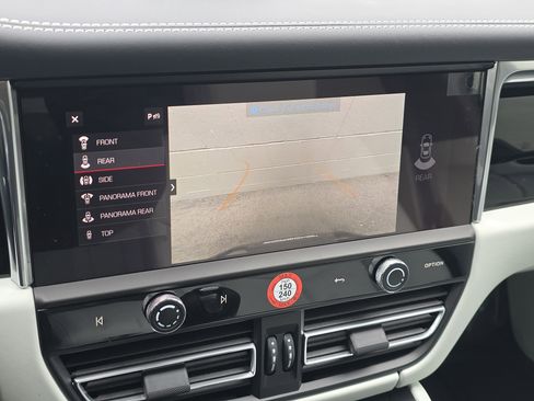 New 2026 Porsche Macan image 12