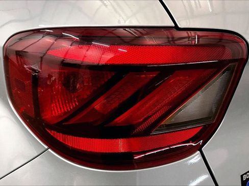 Used 2022 Hyundai Venue SEL image 28