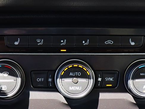 Used 2021 Volkswagen Tiguan SE FWD image 47