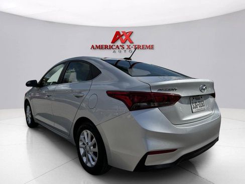 Used 2022 Hyundai Accent SEL image 3