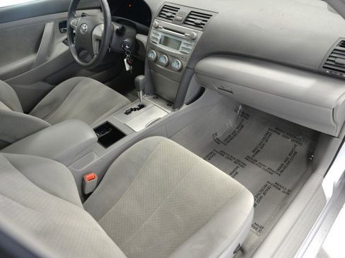 Used 2007 Toyota Camry LE image 17