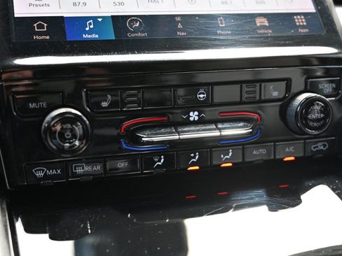 Used 2023 Jeep Grand Cherokee 4WD 4xe image 39