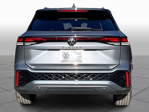 New 2026 Volkswagen Tiguan SE R-Line FWD image 4