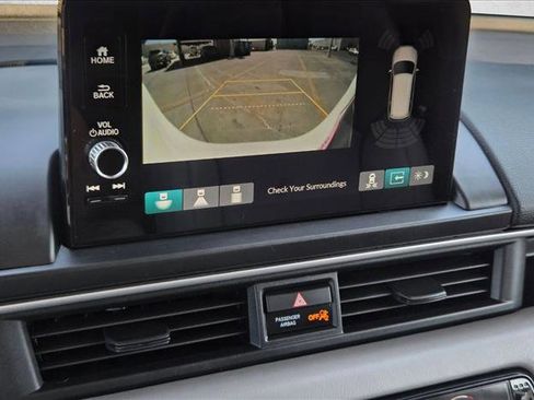 Used 2025 Honda Pilot Touring image 12