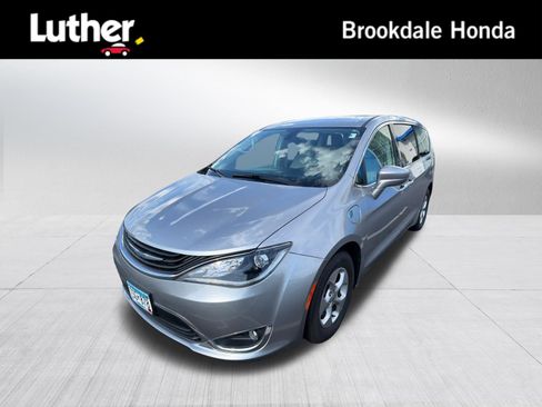 Used 2018 Chrysler Pacifica Touring Plus FWD image 1