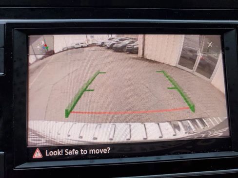 Used 2019 Volkswagen Tiguan S image 3