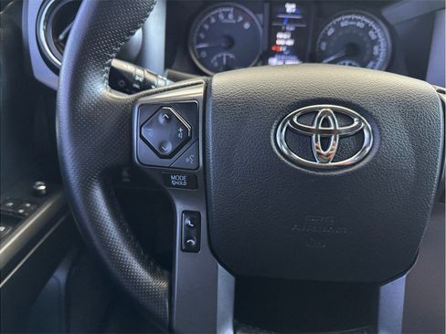 Used 2016 Toyota Tacoma TRD Sport w/ Towing Package AWD/4WD image 13