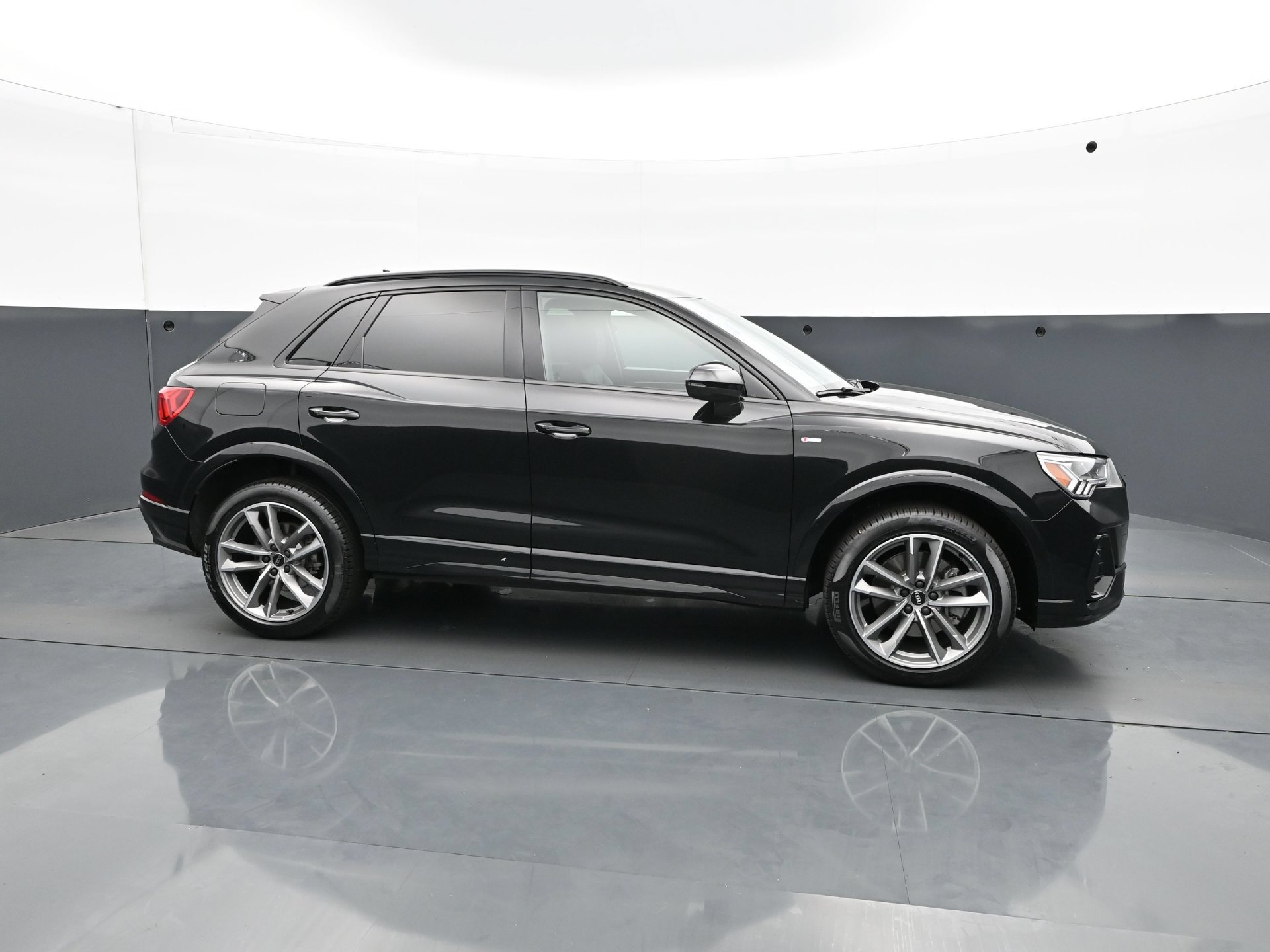 Used 2025 Audi Q3 2.0T Premium w/ Convenience Package AWD/4WD image 8