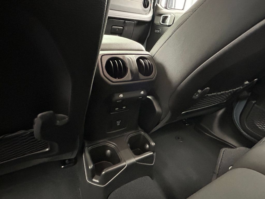 Used 2024 Jeep Gladiator Mojave AWD/4WD image 20