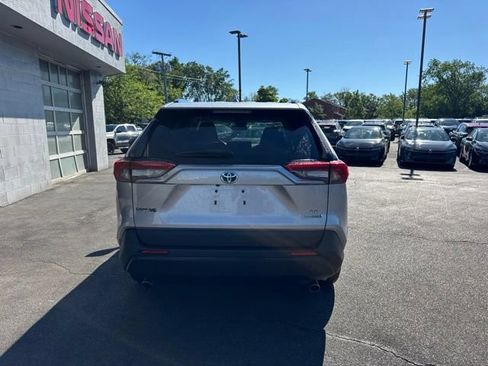 Used 2022 Toyota RAV4 LE AWD/4WD image 3