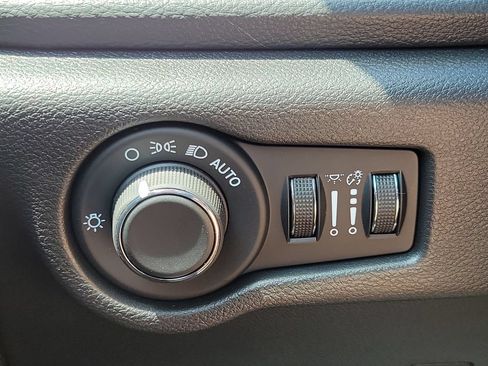 New 2027 Chrysler Pacifica Select FWD image 26