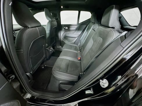 Used 2023 Volvo XC40 B4 Plus FWD image 28