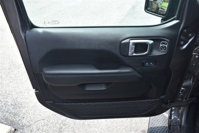 Used 2021 Jeep Wrangler Unlimited Sahara AWD/4WD image 9