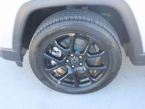 New 2026 Jeep Compass Latitude image 17