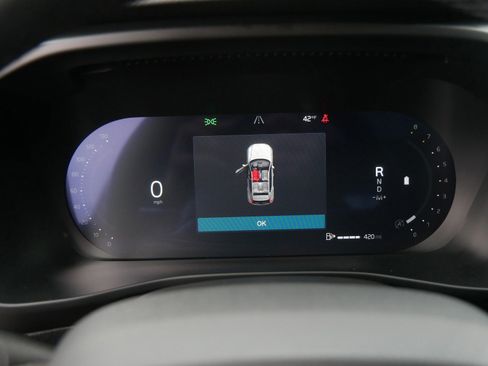 Certified 2025 Volvo XC40 B5 Plus AWD/4WD image 25