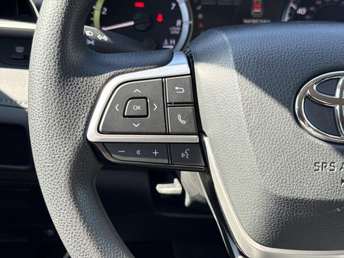 Used 2023 Toyota Highlander L AWD/4WD image 10