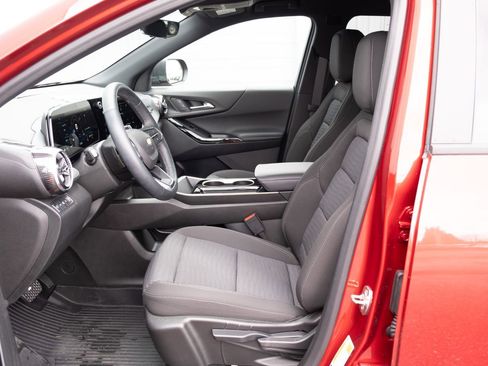 Used 2025 Chevrolet Equinox LT w/ Safety and Technology Package image 11