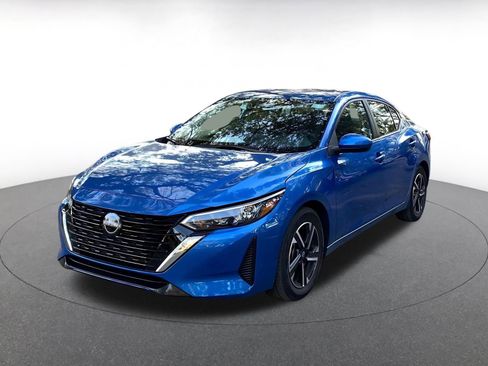 Used 2025 Nissan Sentra SV image 3