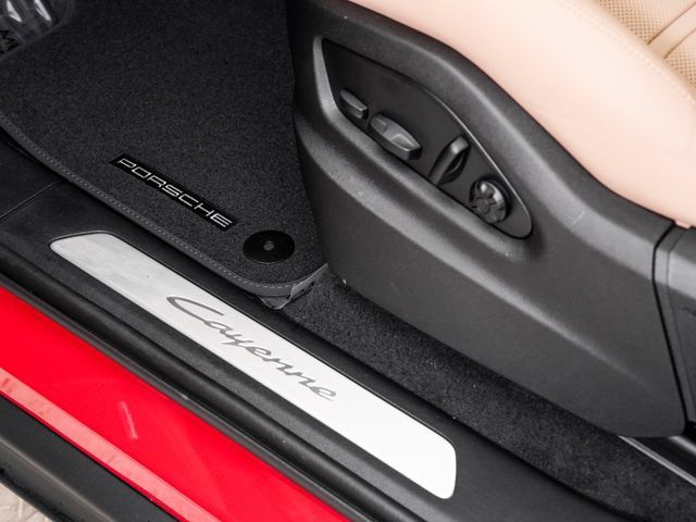 Certified 2026 Porsche Cayenne AWD/4WD image 9