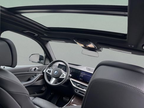 Used 2026 BMW X5 xDrive50e w/ M Sport Package image 32