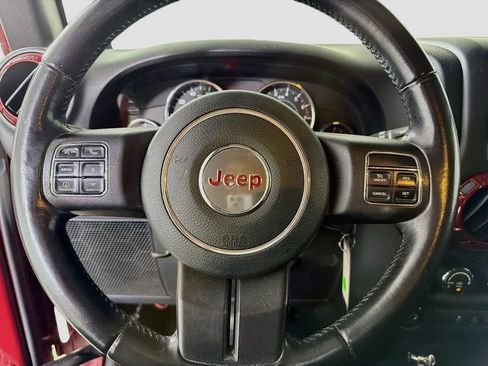 Used 2011 Jeep Wrangler Unlimited Rubicon w/ Connectivity Group AWD/4WD image 15