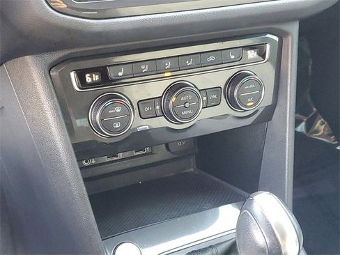 Used 2018 Volkswagen Tiguan SE image 25