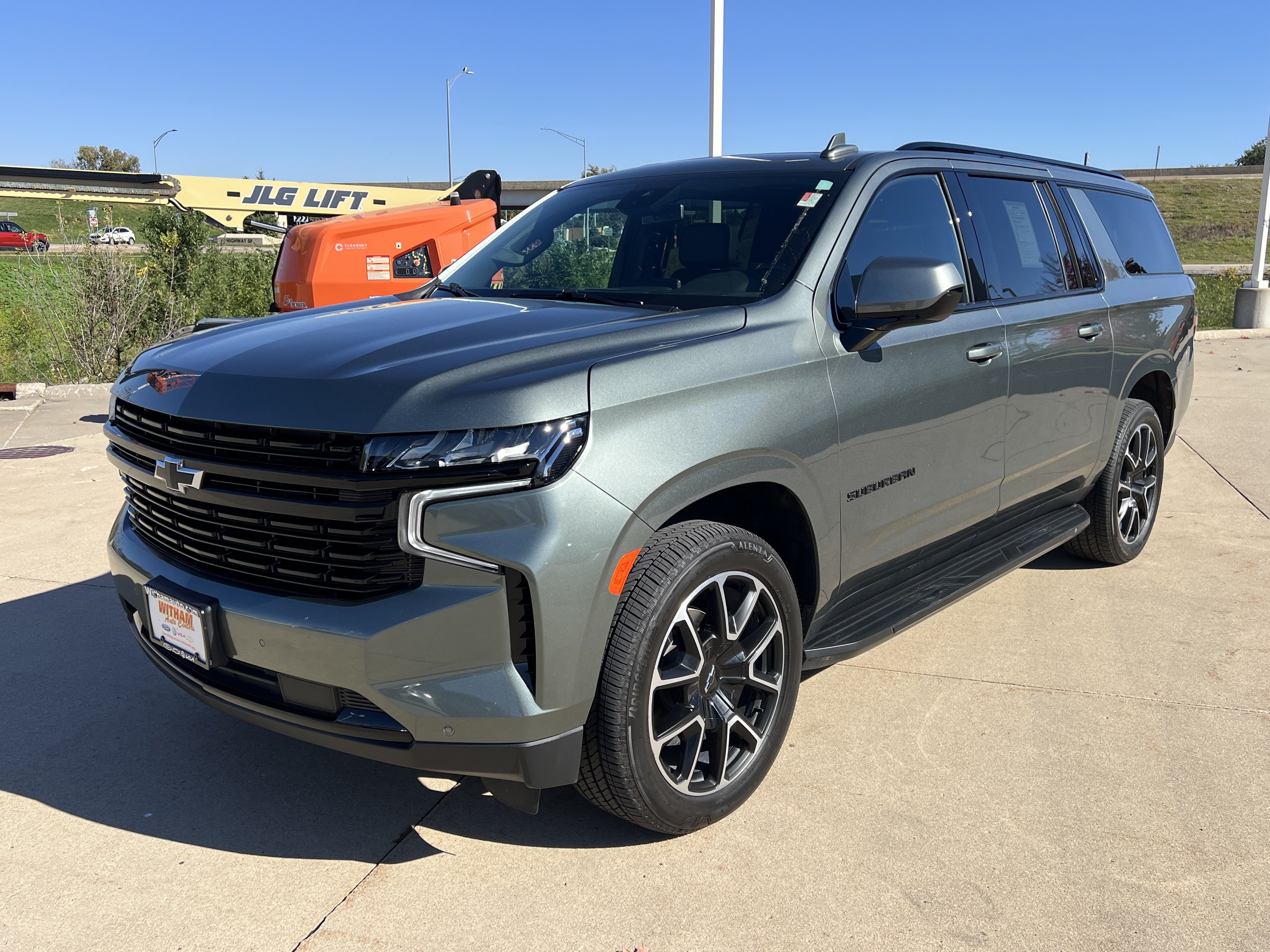 Used 2023 Chevrolet Suburban RST AWD/4WD image 8