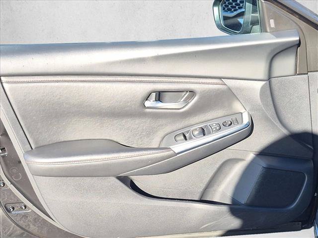 Used 2025 Nissan Sentra SR FWD image 25