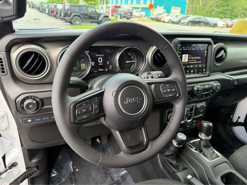 Used 2023 Jeep Wrangler Unlimited w/ Sun & Screen Package AWD/4WD image 17