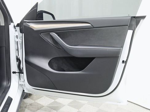 Used 2023 Tesla Model Y Long Range image 34