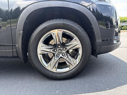 Used 2019 Toyota Highlander Limited Platinum AWD/4WD image 8
