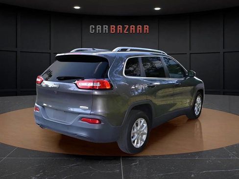 Used 2017 Jeep Cherokee Latitude image 5