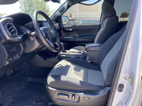 Used 2020 Toyota Tacoma TRD Sport w/ Technology Package RWD image 13