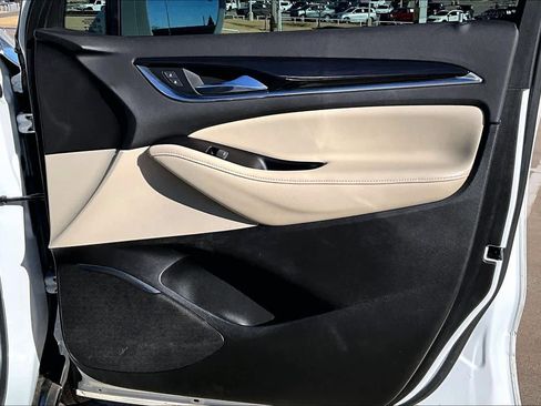 Used 2018 Buick Enclave Essence image 26