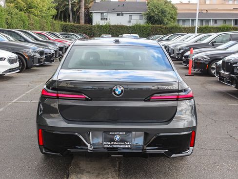 New 2026 BMW 740i w/ Premium Package RWD image 5
