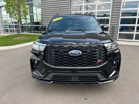 Used 2025 Ford Explorer ST AWD/4WD image 2