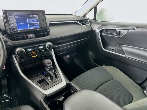 Used 2021 Toyota RAV4 LE image 21
