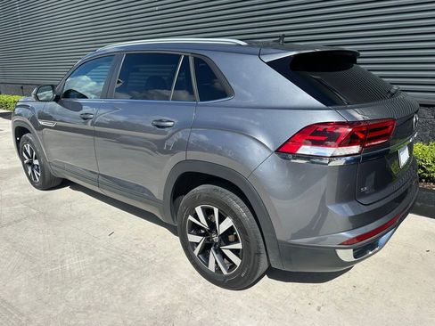Used 2022 Volkswagen Atlas Cross Sport SE image 3