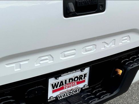Used 2019 Toyota Tacoma SR AWD/4WD image 8