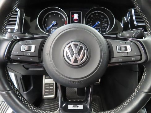 Used 2016 Volkswagen Golf R 4-Door image 41