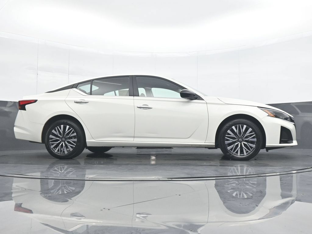 Used 2025 Nissan Altima 2.5 SV AWD/4WD image 31