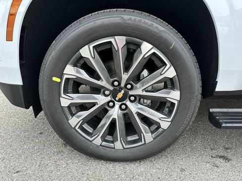 New 2026 Chevrolet Suburban High Country RWD image 12