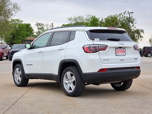 Used 2022 Jeep Compass Latitude w/ Sun and Sound Group AWD/4WD image 6