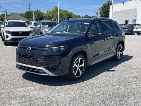 New 2026 Volkswagen Tiguan SE FWD image 3