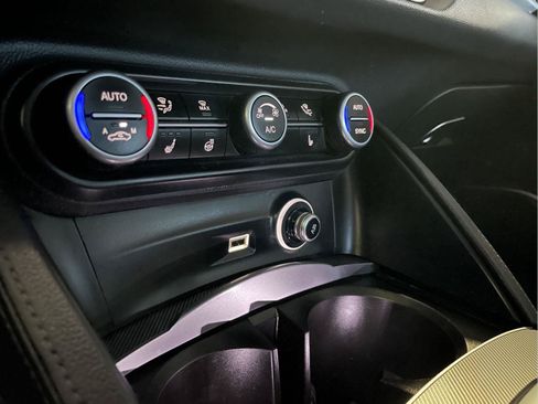 Used 2023 Alfa Romeo Stelvio Veloce AWD/4WD image 29