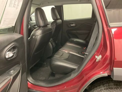 Used 2019 Jeep Cherokee Trailhawk w/ Cold Weather Group AWD/4WD image 32